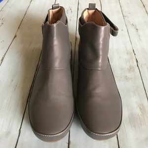 Gray fold leather bootie